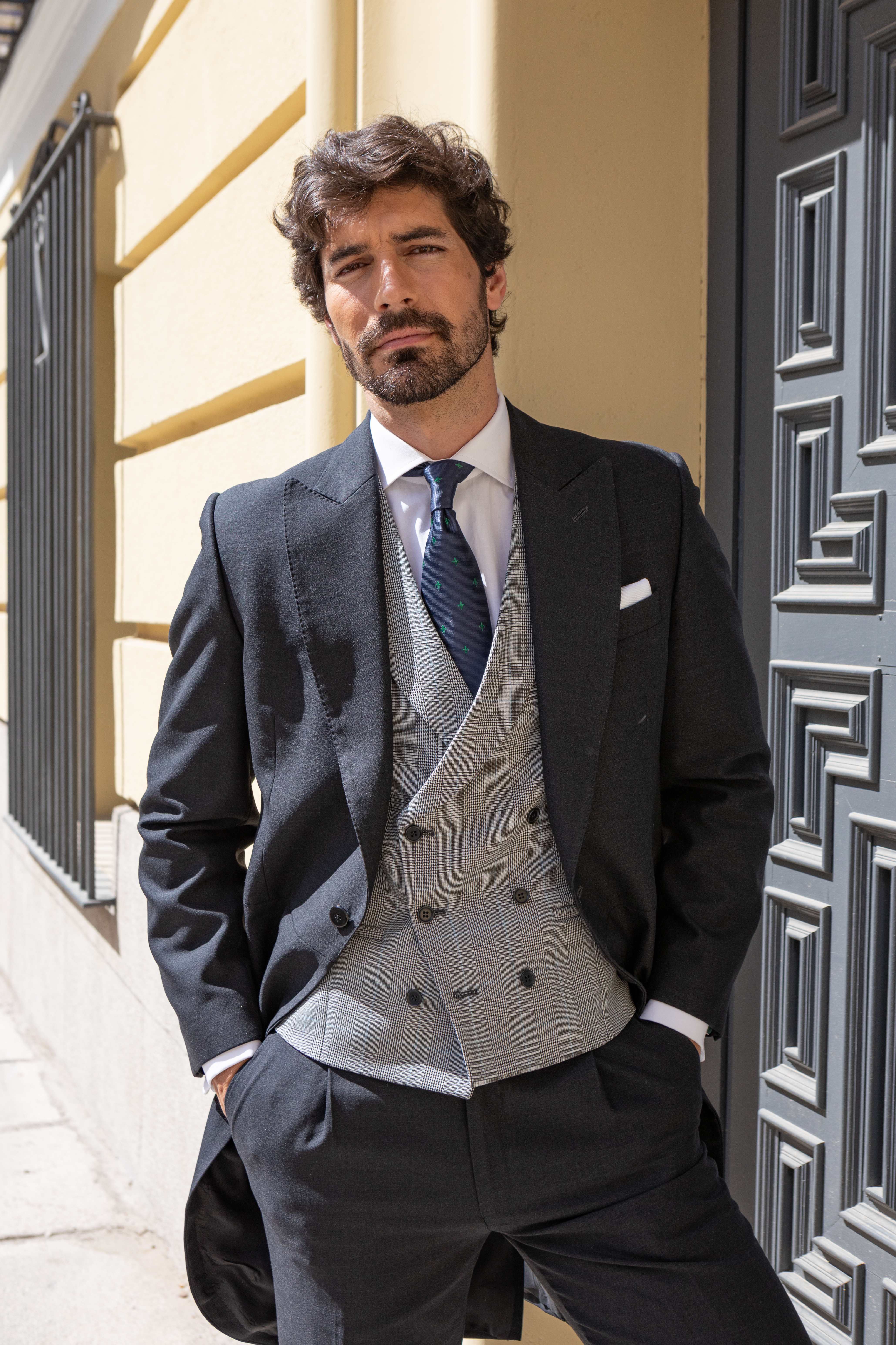 ¿CUÁNDO, CÓMO Y POR QUÉ ELEGIR UN CHAQUÉ PARA EL DÍA DE TU BODA?